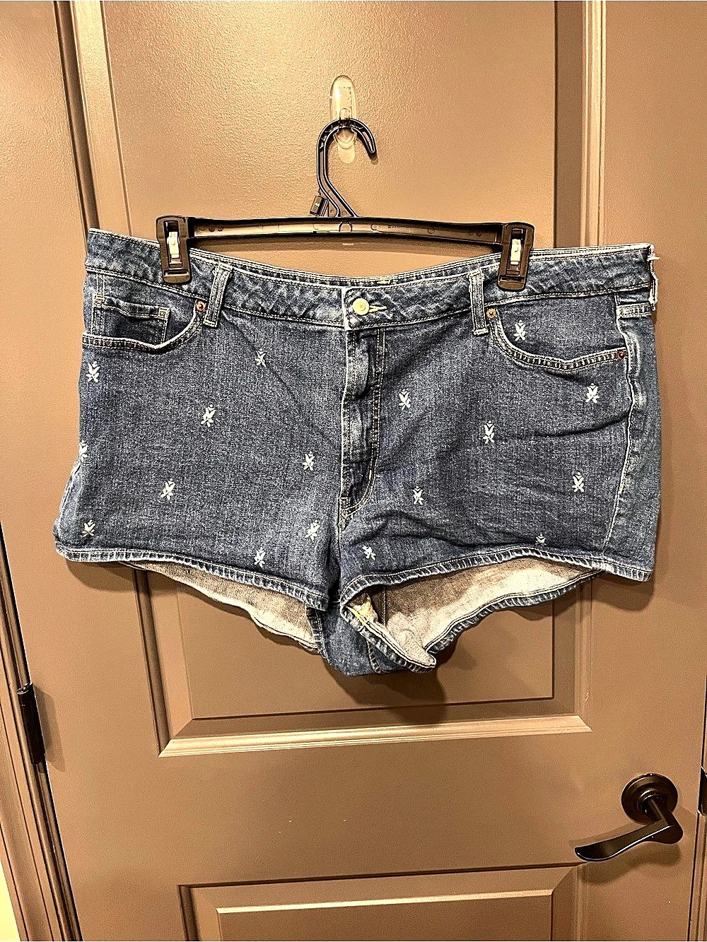 Old Navy High-Waisted OG Straight Embroidered Cut-Off Jean Shorts Floral Jean